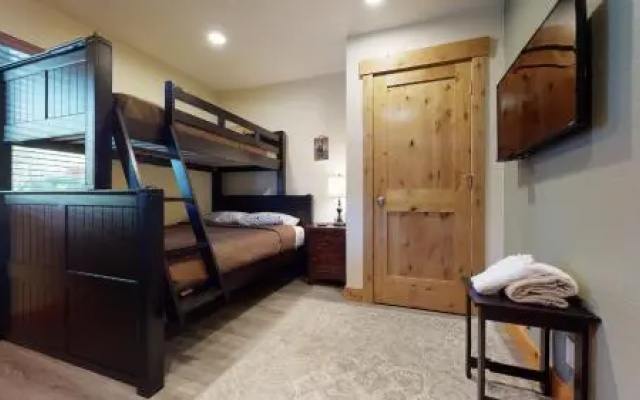 Mammoth Sierra Townhomes #11