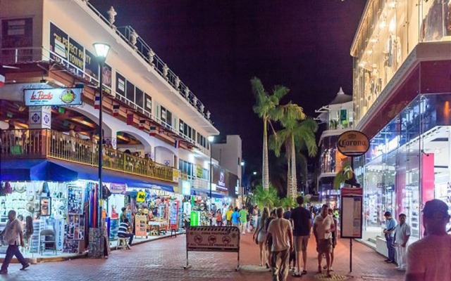 Infinito 21 PH & Jacuzzi by Tripintravel