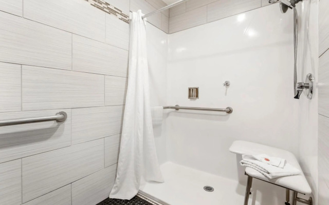 Comfort Inn & Suites Redwood Country