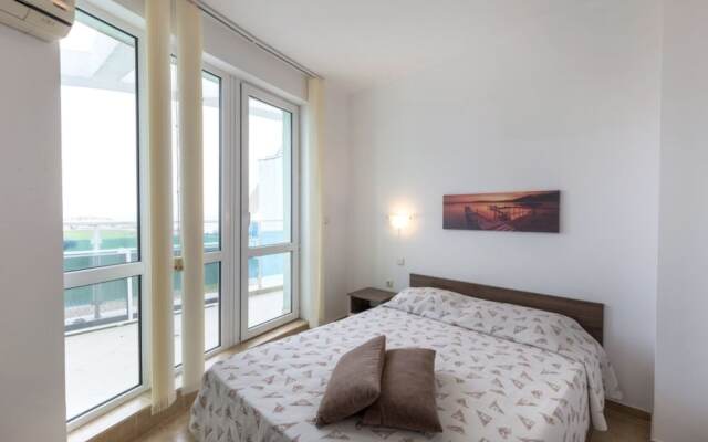 Sea View 1 Bed Apartment With Stunning Ocean Views