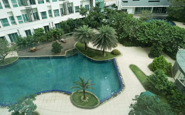 2BR Apartment with Sofa Bed at Woodland Park Residence By Travelio