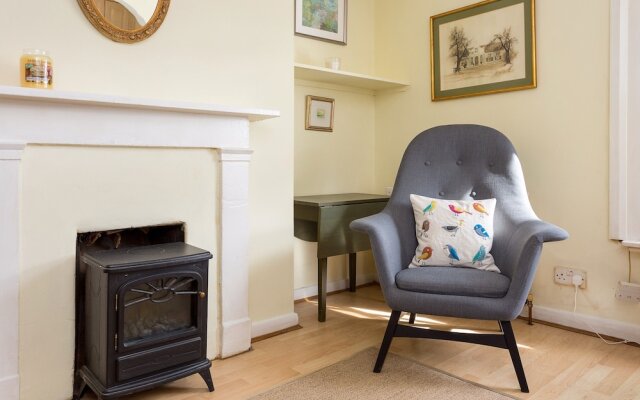 1 Bedroom Chelsea Flat