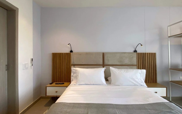 w Grandiose 2BR w Lovely Terrace in CTG