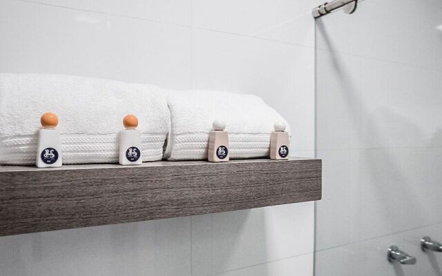 B&E Aparta-Suites Hotel