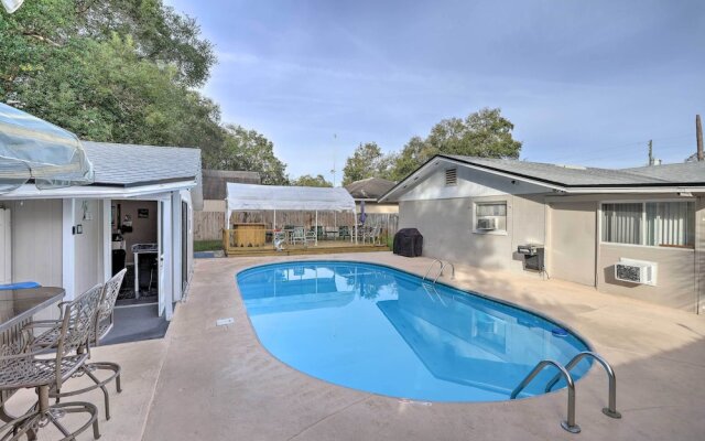 Fern Park House w/ Pool: Private Patio & Fire Pit!