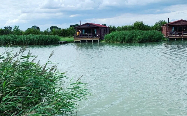 Lakeside Fishing Lodges