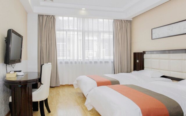 Zhongyi Light Luxury Cloud Hotel (Anqing City Renmin Road Pedestrian Street Xiaosu Road Branch)