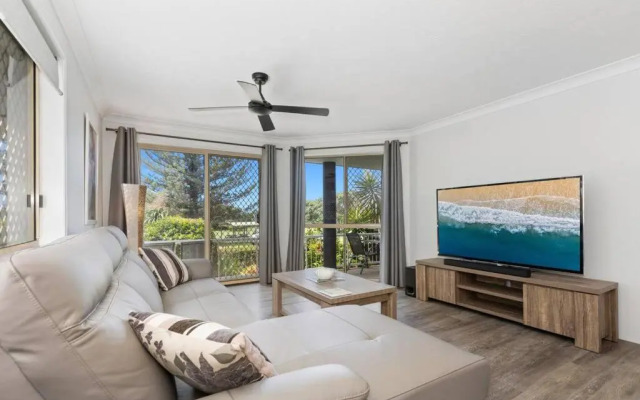 2Bed Beachfront Apartment - Holiday Management