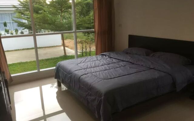 2 Bed Villa 15 min walk to beach