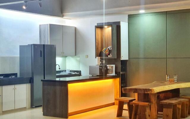 Maja Villa Batubelig by Pramana Villas