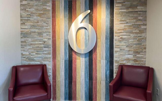 Motel 6 Hattiesburg, MS