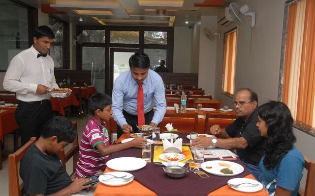 Hotel Shree Sai Sangam Delux