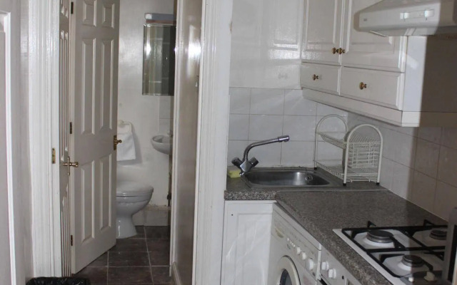 Kensington Court ApartHotel