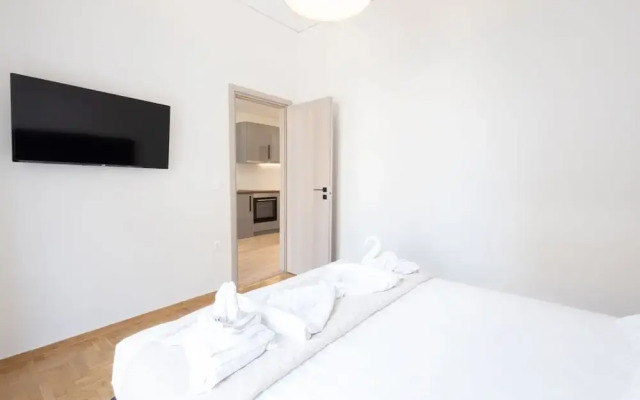 Modern 2-bedroom Gem Close to Metro