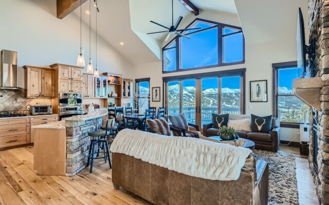 Slopeview Sanctuary 4 Bedroom Home by RedAwning