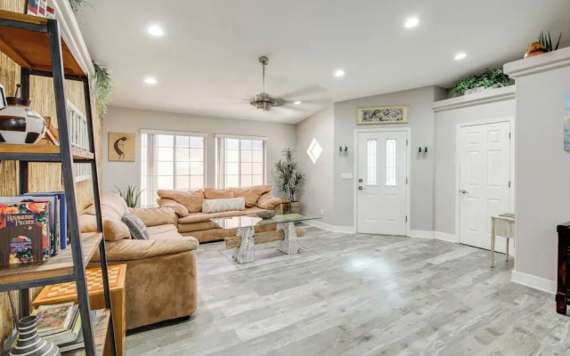 4 Mi to Lake Havasu: Home w/ Views, Pool & Spa