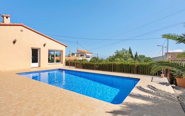 Fancy Holiday Home by the Sea in Calpe With Pool