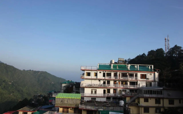 The Posh Hotel near Mall Road with Hassle Free Covered Parking