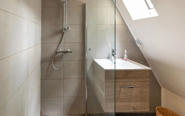 Lanaken Lakeside Cabin Stay