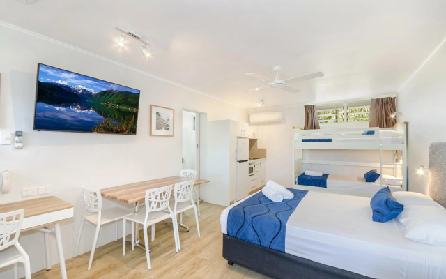 Beach House Motel – Guest Rooms – The Strand