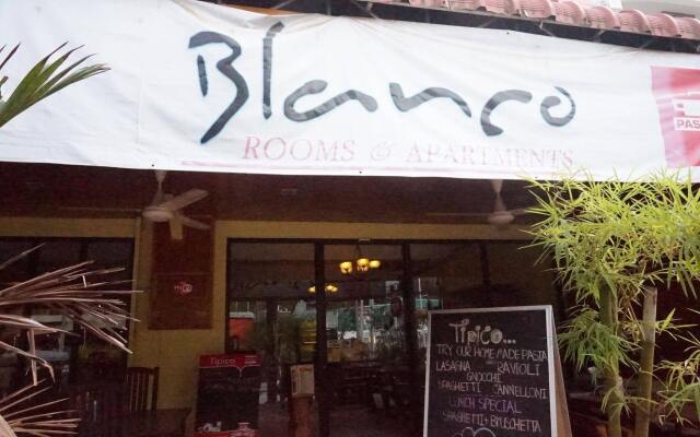 Blanco Room & Apartments