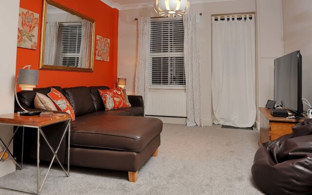 Select Serviced Accommodation - Canal Walk