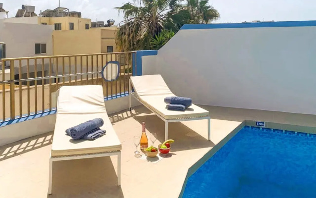 Pool and Sea, Penthouse Merill Apart 7
