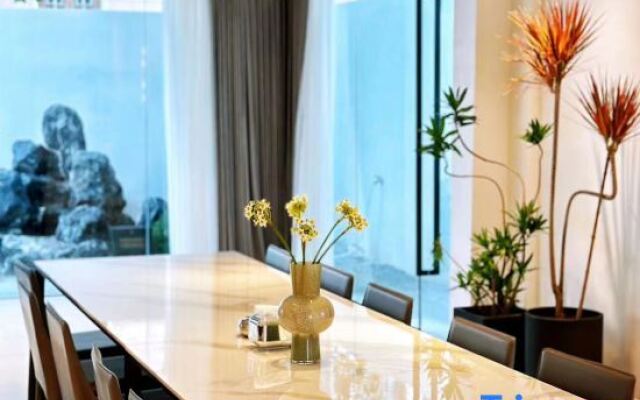 Shanghai Jinlin Manor