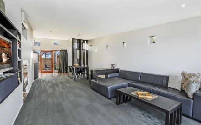 Hearn's Beachside Villa 1