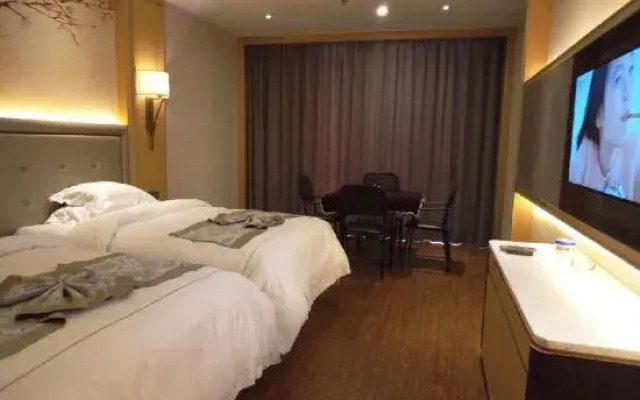 Ford Land Hotel