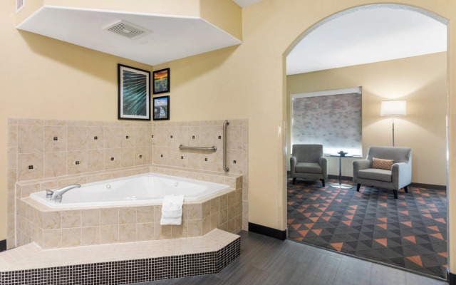 Holiday Inn Hotel & Suites Waco Northwest by IHG