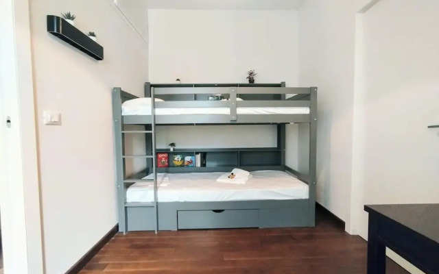 JOIVY Spacious Family Apt For 4, In Carignano, Genoa