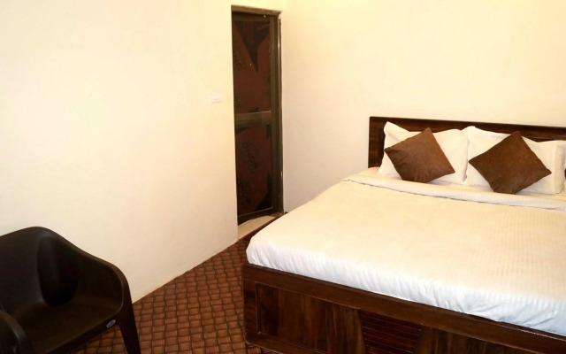 OYO HOME 70169 Mishra Suites