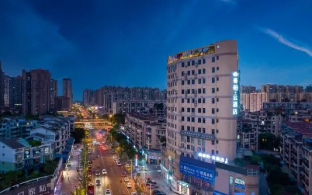 Rujiarui Baiyun Hotel (Chengdu Qingbaijiang  Dawan Middle School Branch)