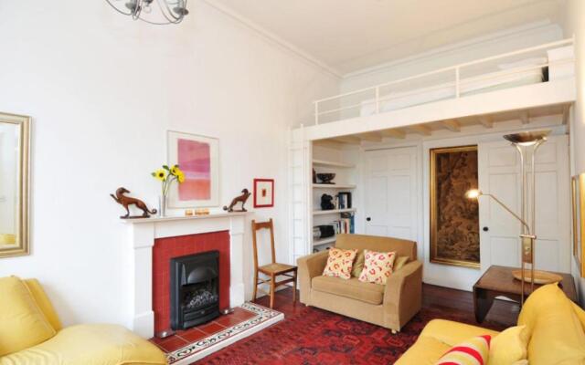 217 Charming first floor period city center apartment
