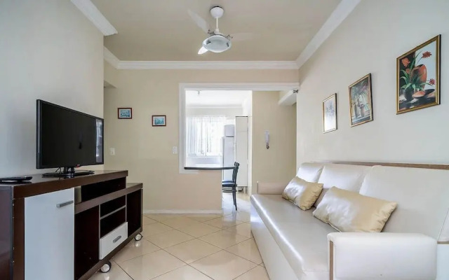 2 Bedroom apt 100m From th Central Beach BC Edg402