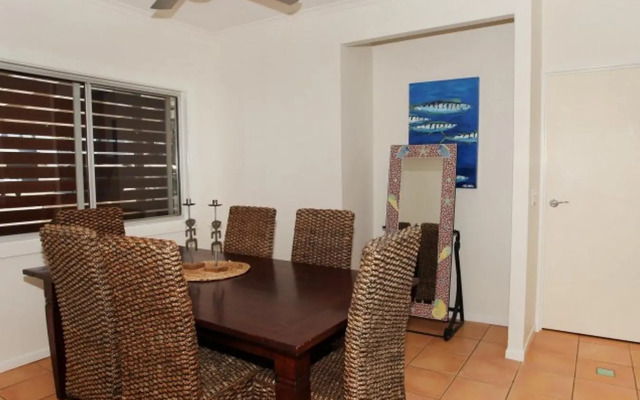 Mayfield 23 Holiday House