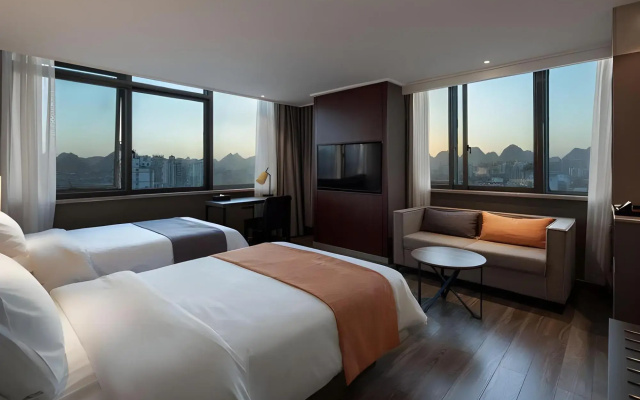 Homeinn Plus Hotel (Guilin Railway Station Xiangbishan Park)
