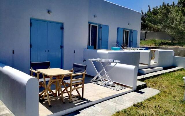 Sarakiniko Rooms