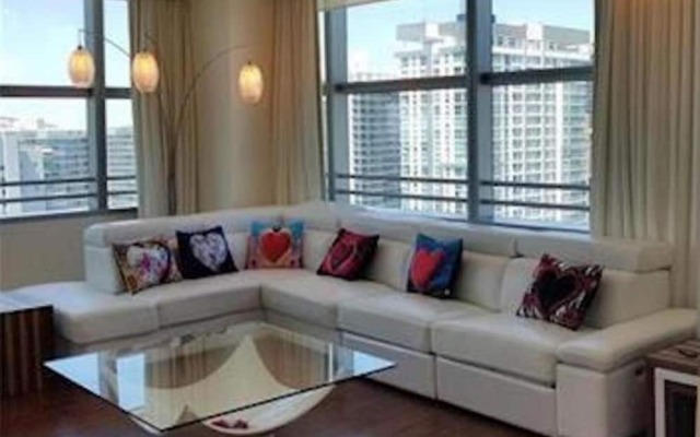 Beautiful Miami Brickell 2br2ba in Famed Conrad 4 Guests