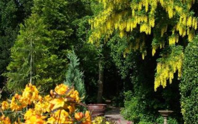 Bed & Breakfast at Ocklynge Manor