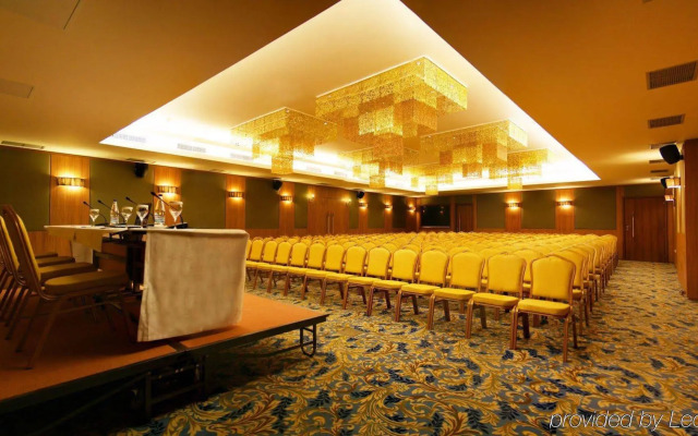 Arty Grand Hotel