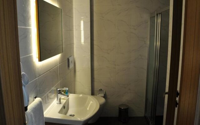 Ela Hotel