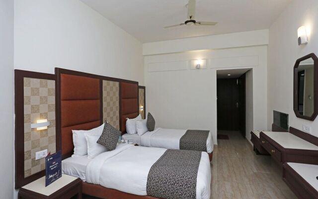 OYO 8078 The Central Palm