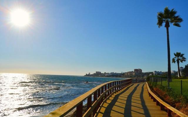 Newly renovated, Spacious, Bright Villa 5 minutes to the Beach