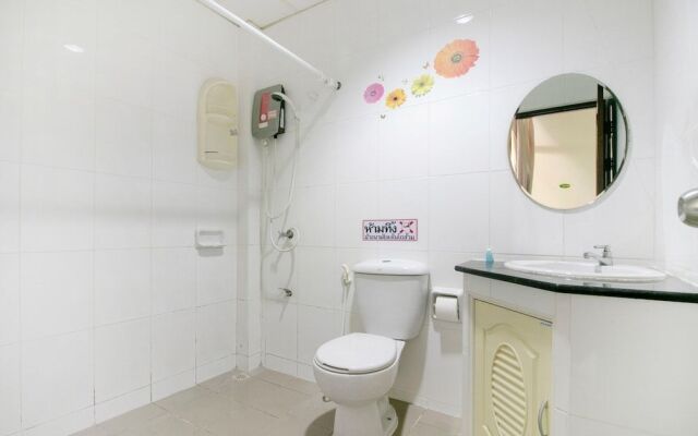 OYO 75390 Sunee Place Hotel