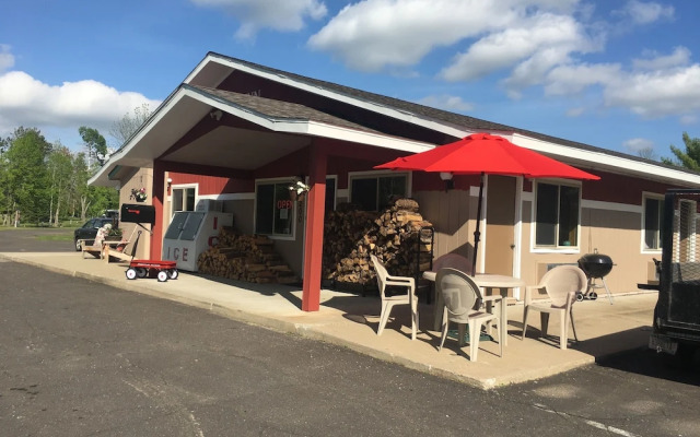 Trails Inn Quadna Mountain Motel