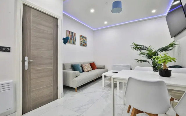 Modern 2 Bed House - Sleeps 4