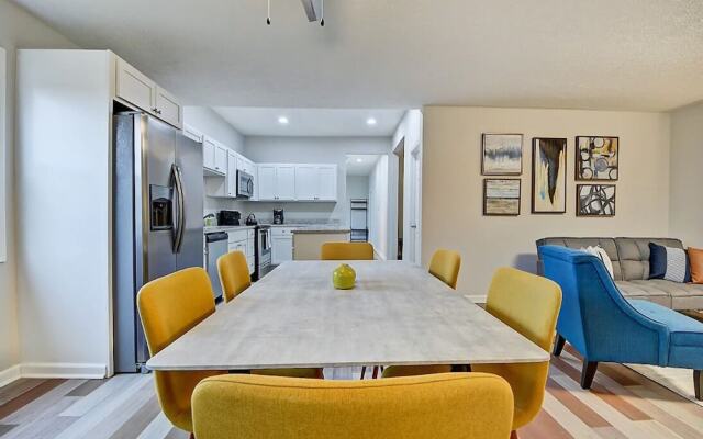 Spacious 6BR/3BA House w/ Parking! Sleeps 20!