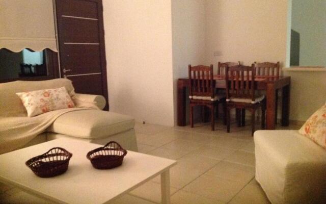 Ta Spitakia tis Theodosias